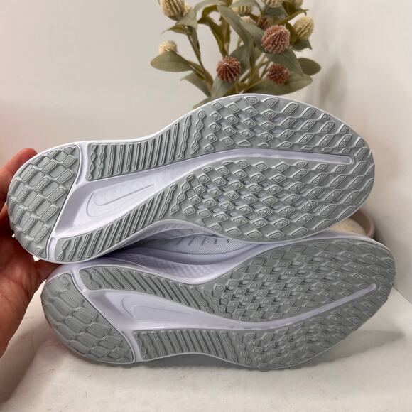 Nike Quest 5 Road Running Shoes White/Pure Platinum Women 9/Men 7.5 NWB - Picture 8 of 9